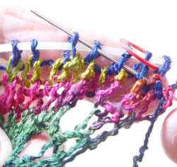 Inserting a knitting lifeline
