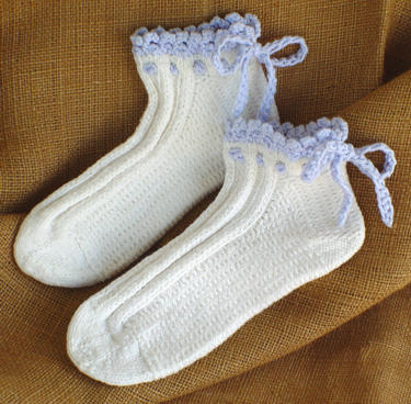 A Bit-O-Lace Sport Footies