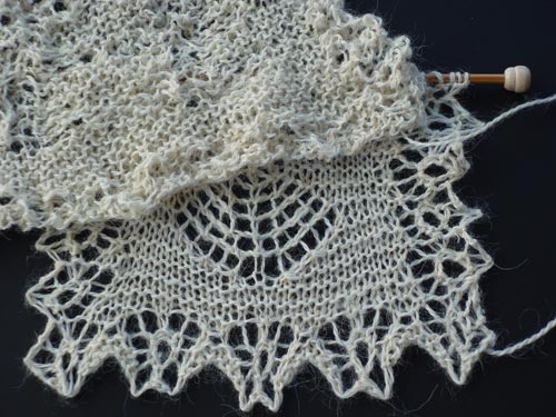 Knitted Lace Blocking Magic - Comparison of unblocked and blocked lace